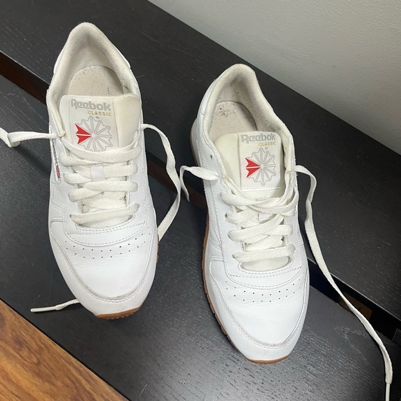 Reebok White Leather Sneakers with Gum Sole 6.5 - Picture 3 of 6